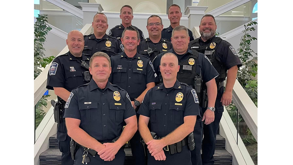 Fishers thanks six police officers for 20 years of service