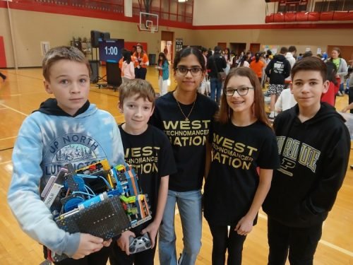 4606M We wear hats for Hatss