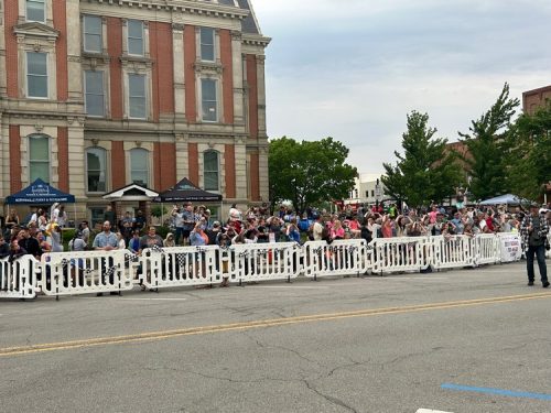 Bed-Race-2025_crowd shot