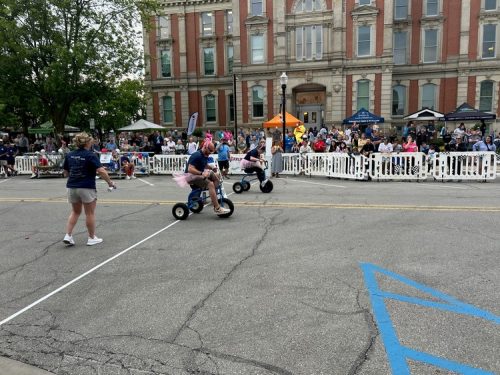 Bed-Race-2025_pig race start line 2