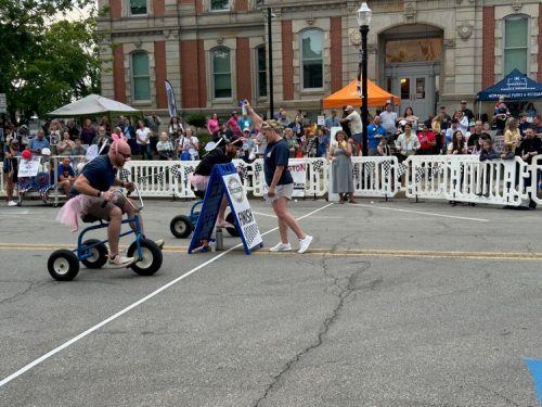 Bed-Race-2025_pig race start line 3