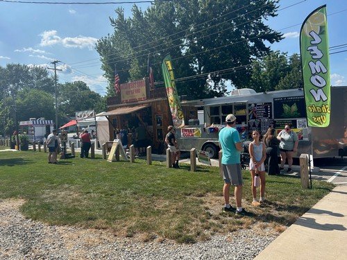 Cicero Lights 2025 (Grace)_food truck 4