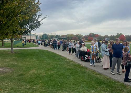 Early-voting-at-Holland-Park-Jocelyn-(1)