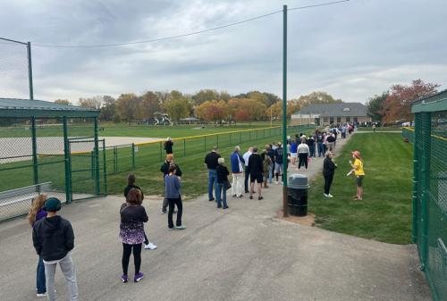 Early-voting-at-Holland-Park-Jocelyn-(2)