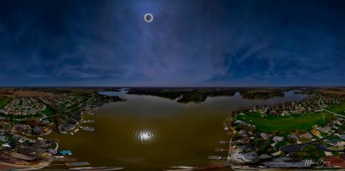 Eclipse-Mike-Berry-pic-with-reflection