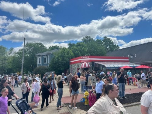 Peony Fest 2025_Greeks Pizza Crowd
