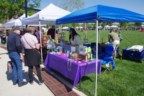 Pooja at Nville Farmers Market_2227