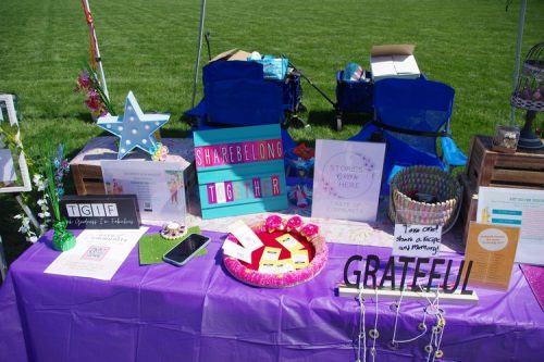 Pooja at Nville Farmers Market_2335