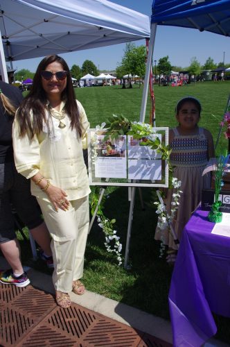 Pooja at Nville Farmers Market_2357