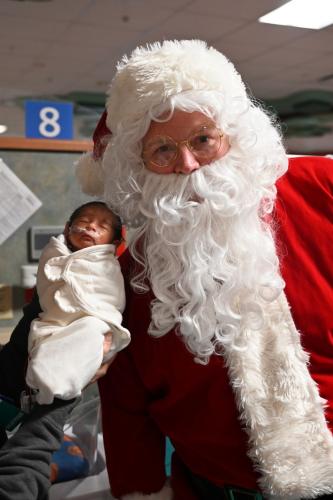 Santa visits St Vincent NICU (12)