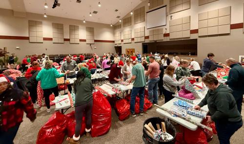 Secret-Families-500-volunteers-wrapping-presents