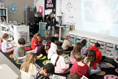 Sheridan loves reading_8876